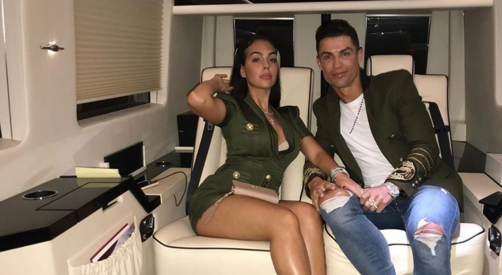 Ronaldo dhe Georgina po kujdesen për fizikun e tyre duke ushtruar së bashku në shtëpi