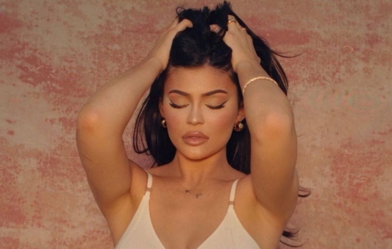 Kylie Jenner lë për të dëshiruar me paraqitjen e fundit