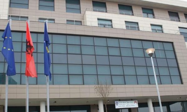 Nuk respektoi vendimin për mbyllje, gjobitet me 200 euro biznesi në Skënderaj