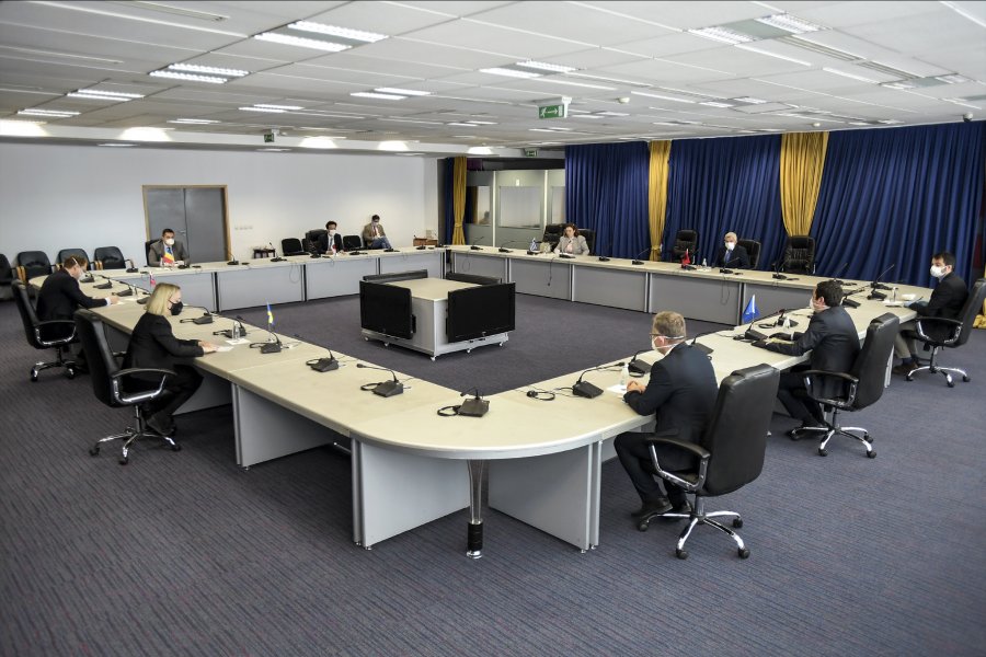  Përfaqësuesit e korit diplomatik të Kosovës i premtojnë Kurtit mbështetje gjatë pandemisë