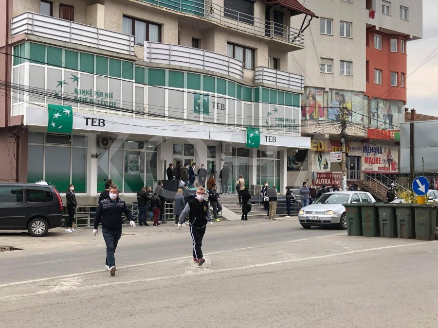 Tollovi në bankat e Kosovës, ndërhyn edhe policia