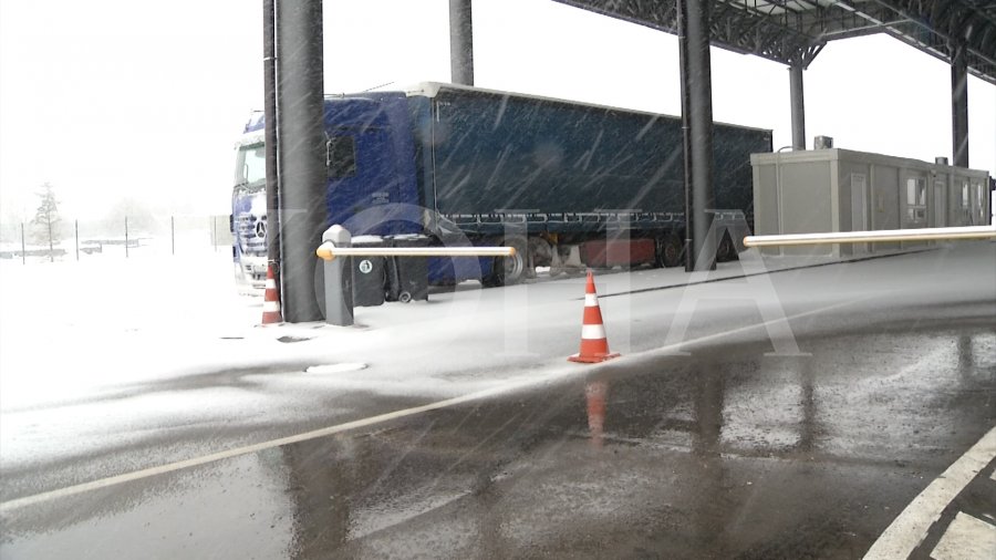 12 orë pas heqjes së taksës, hyjnë 16 kamionë me mallra në Kosovë