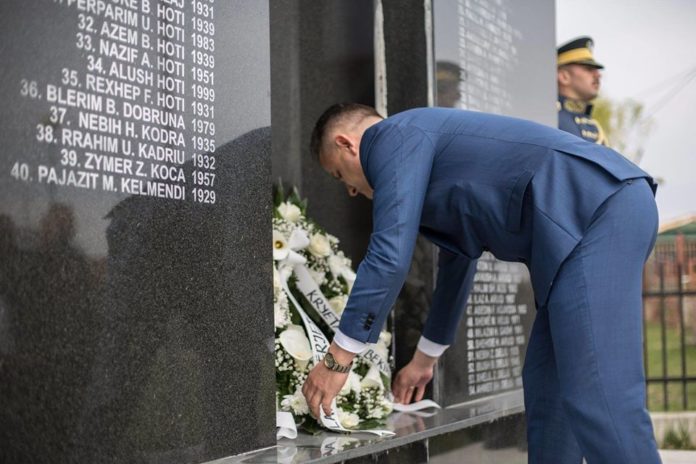 Bekim Jashari kujton masakrën e Rezallës: E papranueshme që edhe pas 21 vjetësh, kriminelët serb lëvizin lirshëm