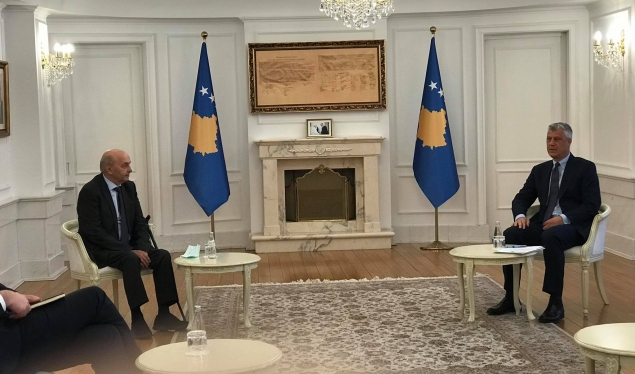 Pas Kurtit, Thaçit i shkon në zyre Mustafa
