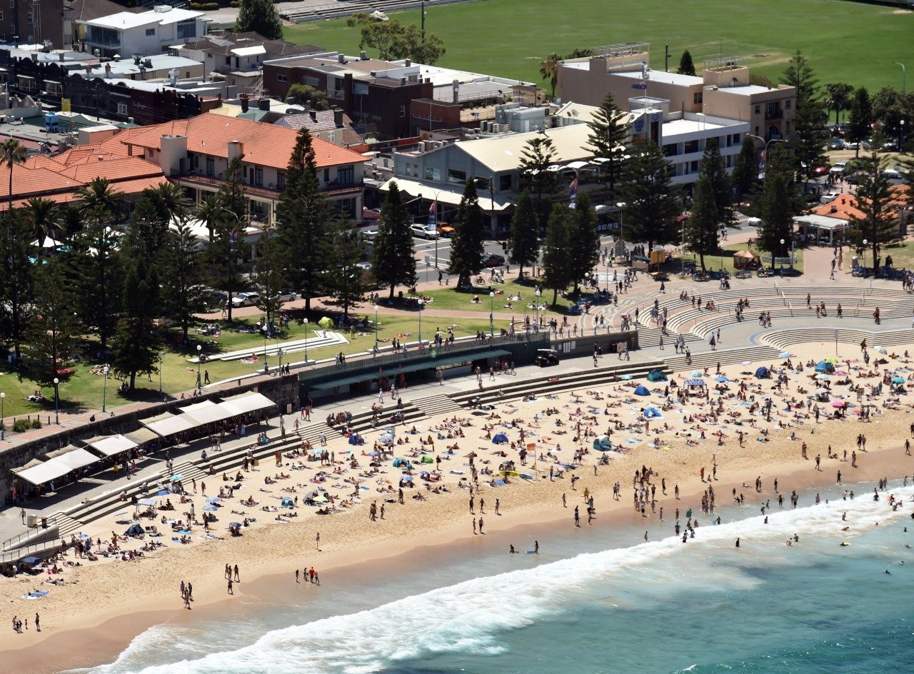 Australianët “thyejnë” karantinën dhe ”lulëzojnë” plazhet