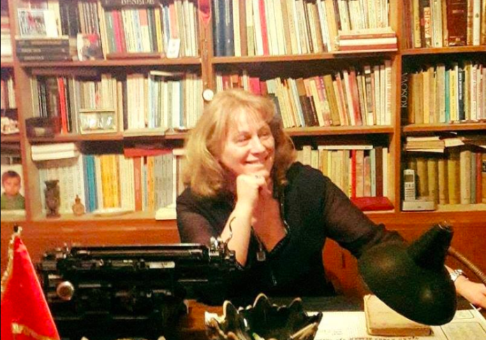 Nëna e Arban Abrashit godet Vjosa Osmanin: Njëherë tradhtare, gjithmonë tradhtare