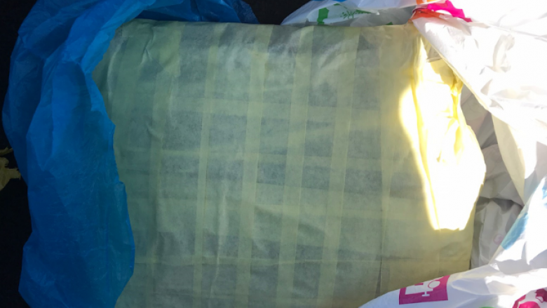 Arrestohen dy persona në Klinë, policia gjen sasi narkotikësh në veturën e tyre