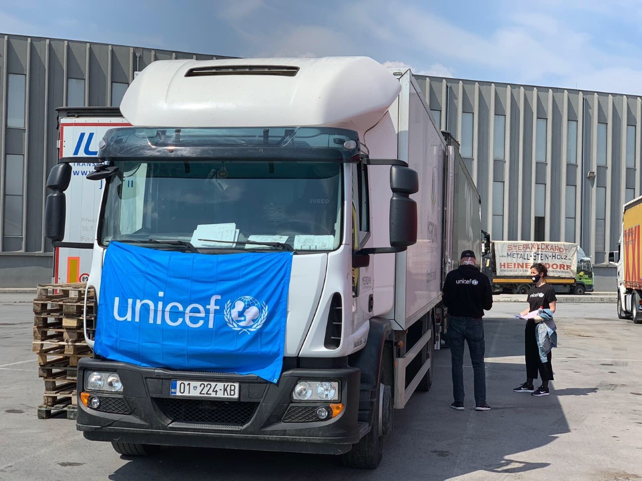 UNICEF-i ndihmon Kosovën edhe me 1.5 tonë pajisje mbrojtëse për punëtorët shëndetësorë