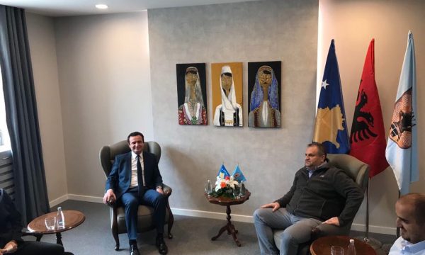 Kurti takohet me Shpend Ahmetin