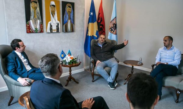 Ahmeti jep detaje rreth takimit që pati me Kurtin