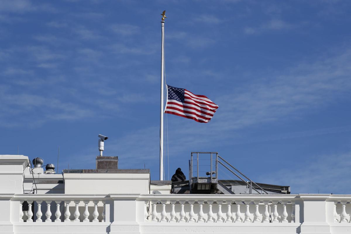 Trump: Flamujt amerikanë në gjysmështizë për t’i nderuar viktimat e Covid-19