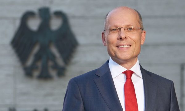 Raportuesi gjerman për Kosovën në KE, Beyer u drejtohet Qeverisë Kurti, politikanëve dhe Gjykatës Kushtetuese