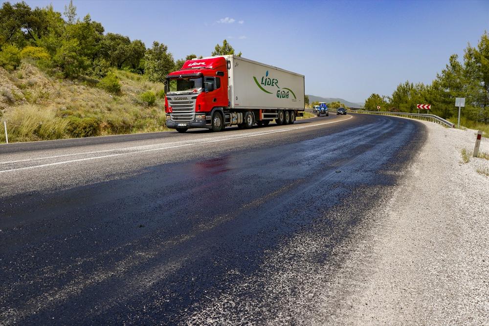 Temperaturat e larta “kaplojnë” këtë pjesë të Turqisë, shkrihet asfalti në mbi 42 gradë