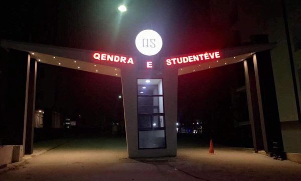 Tensionohet situata në konvikte, të karantinuarit kërkojnë takim me ministrin Vitia