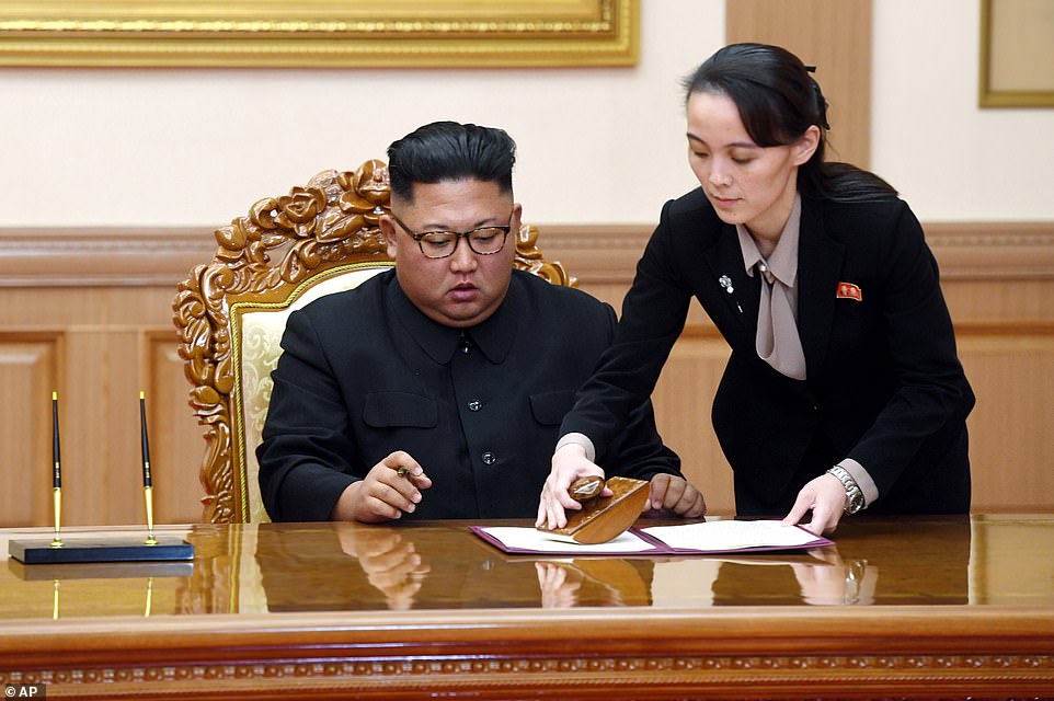 Dalin fotot që ‘konfirmojnë’ se Kim Jong Un iu nënshtrua operacionit në zemër