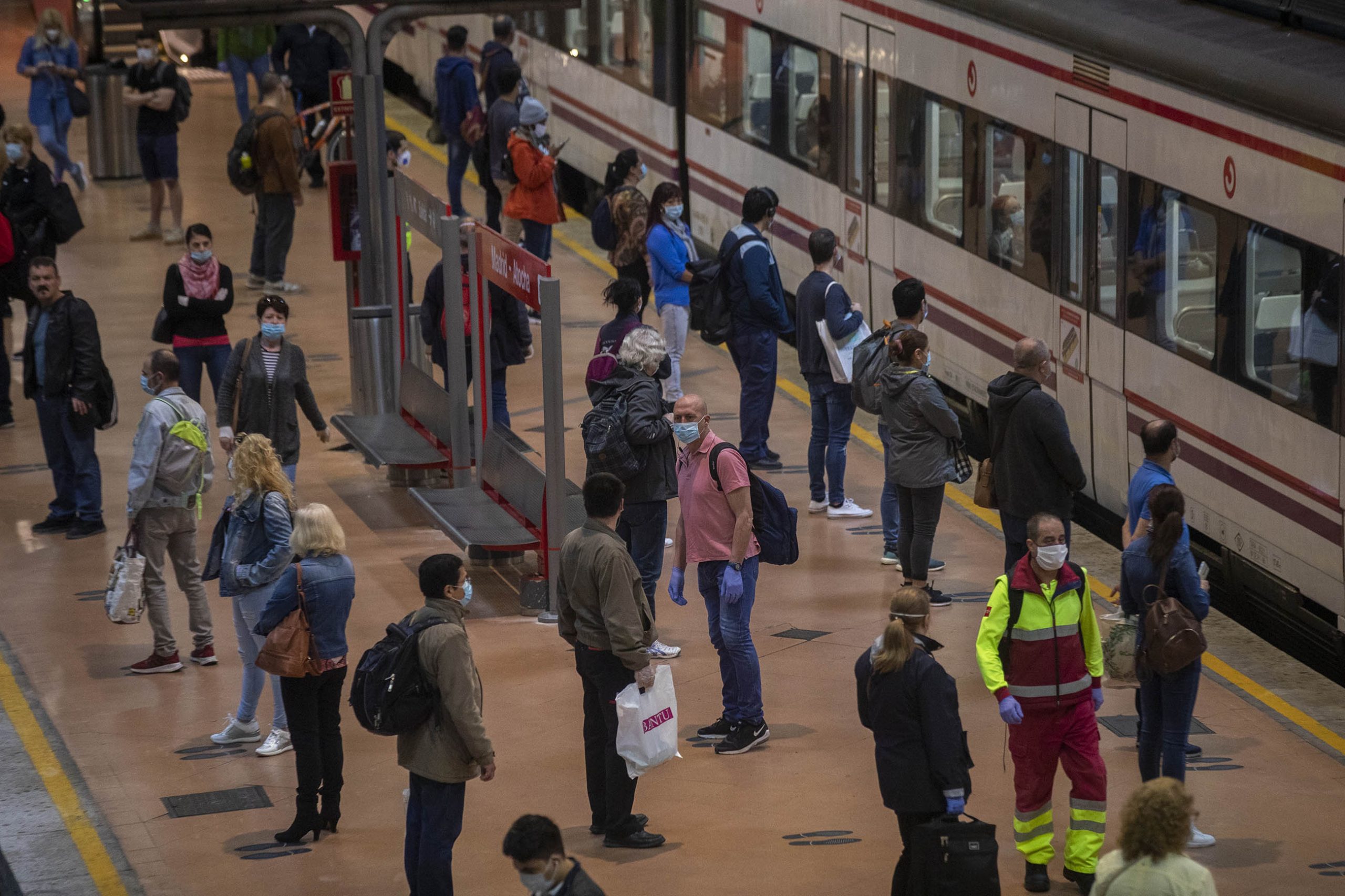 Rënie e madhe e numrit të infeksioneve të reja me COVID-19 në Spanjë