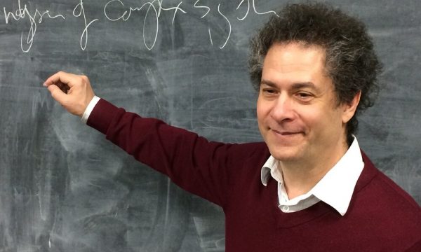 Fizikanti amerikan përmend Kosovën si shembull për menaxhimin e pandemisë