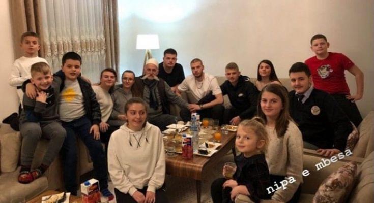 Serbët u munduan t’i shuanin, por familja Jashari vetëm sa po zgjerohet nipa e mbesa