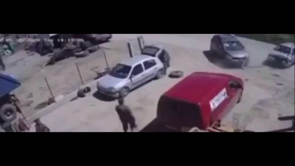 Pamje nga aksidenti tragjik që ndodhi dje në magjistralen Pejë-Prishtinë