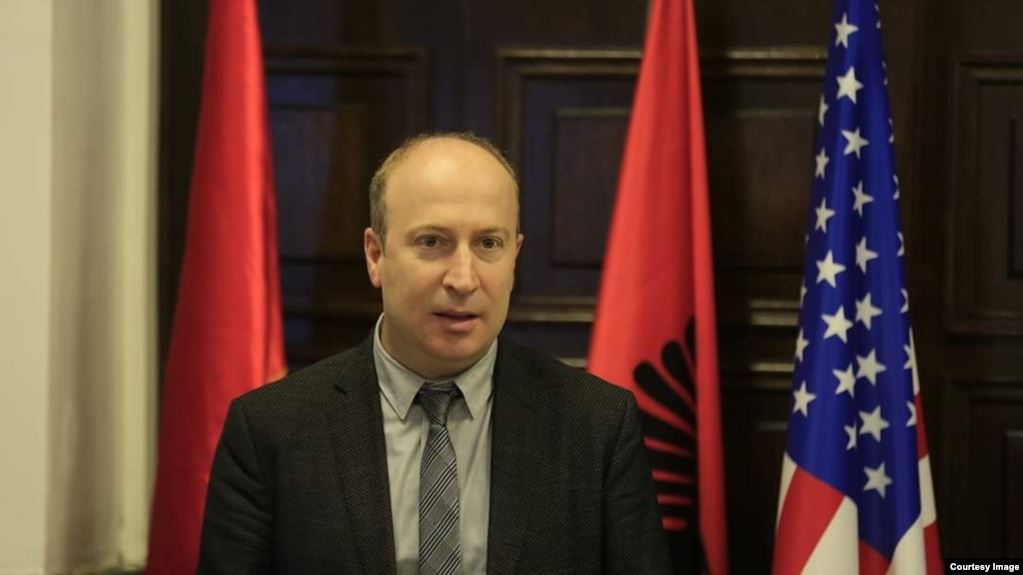 Pandemia dhe izolimi rrisin problemet në shëndetin mendor