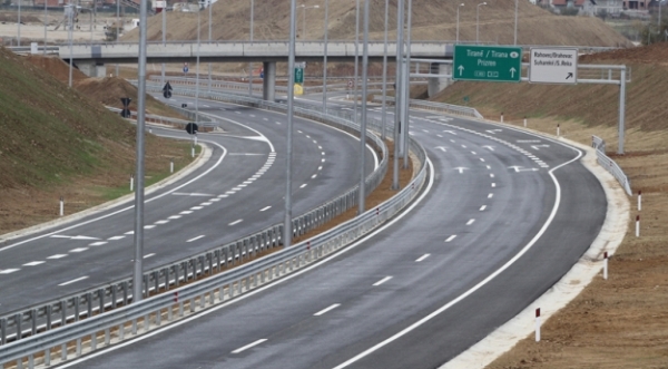 ​”Autostrada e paqes”: Nënshkruhet marrëveshja për financimin e autostradës Prishtinë-Nish