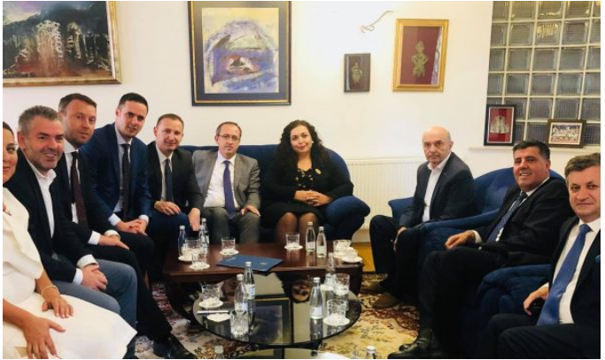 Rugova: Të deklarohesh se je në LDK e të flirtosh me partitë rivale, nuk është e dinjitetshme