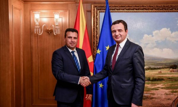 Kurti dhe Zaev flasin në telefon për pandeminë e koronavirusit, përmendet edhe dialogu Kosovë-Serbi