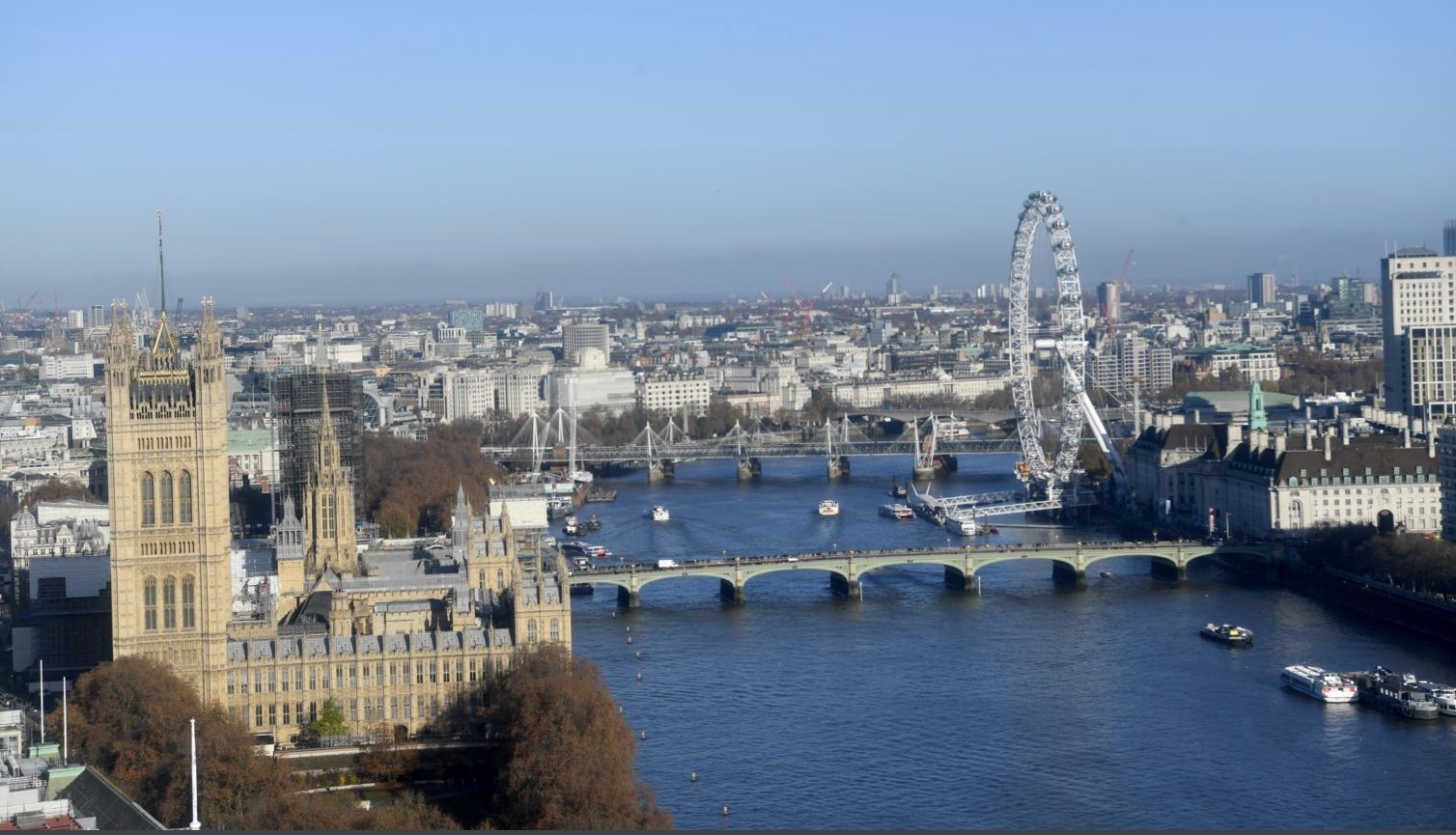 Rreth 70 studentë kosovarë të bllokuar në Londër, kërkojnë të kthehen në Kosovë