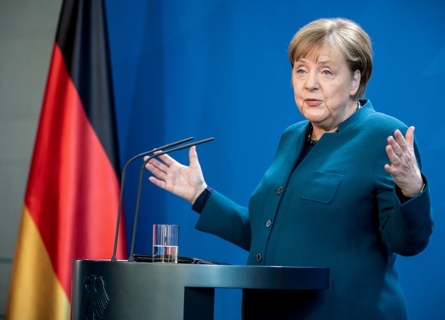 Merkel nudo? Dalin fotot që turpërojnë kancelaren gjermane
