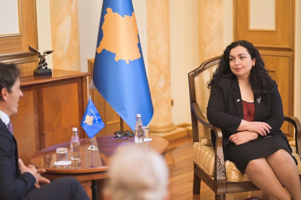 Osmani pas takimit me Lajçak: Qeveria t’i respektojë rezolutat e Kuvendit – s’ka negocim për territorin