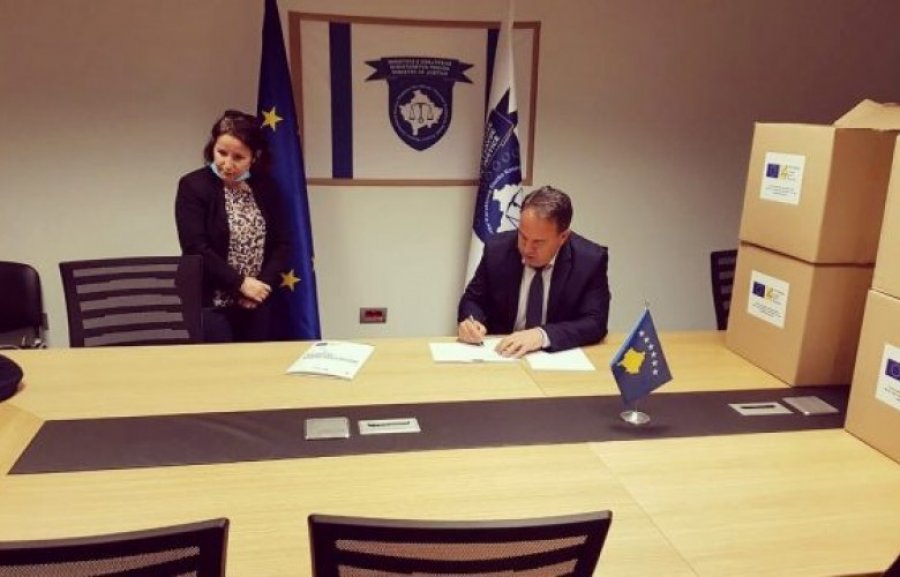 Zyra e BE-së i dhuroi 2 mijë maska Shërbimit Korrektues të Kosovës