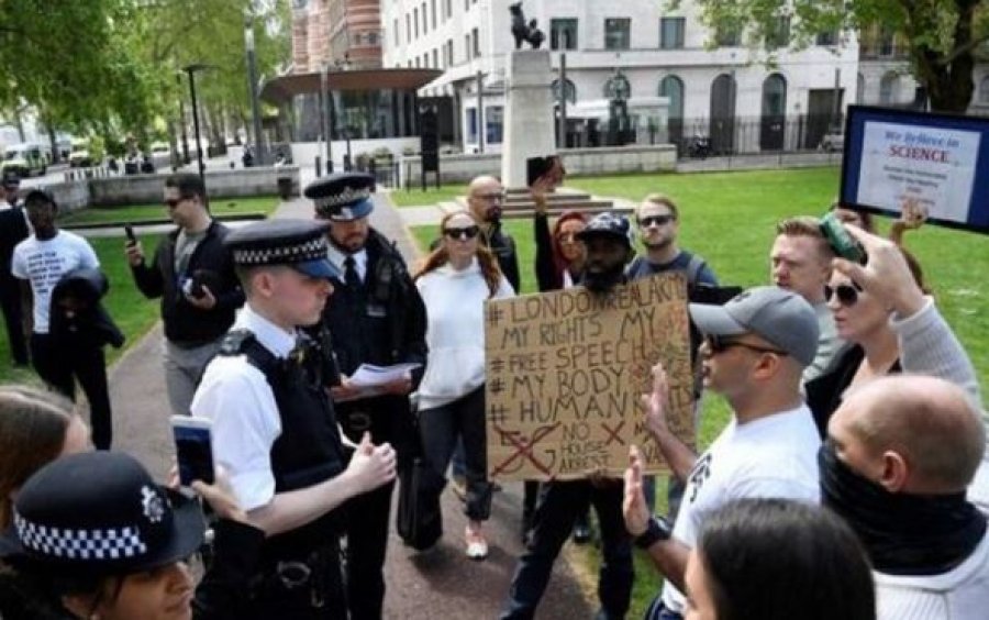 Londër, protesta kundër izolimit