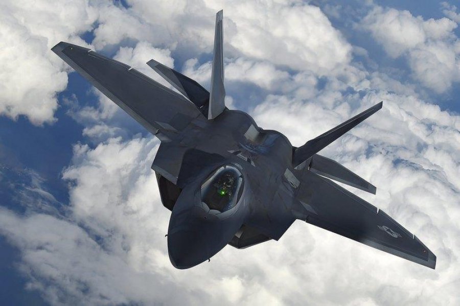 Një aeroplan luftarak F-22 rrëzohet në Florida