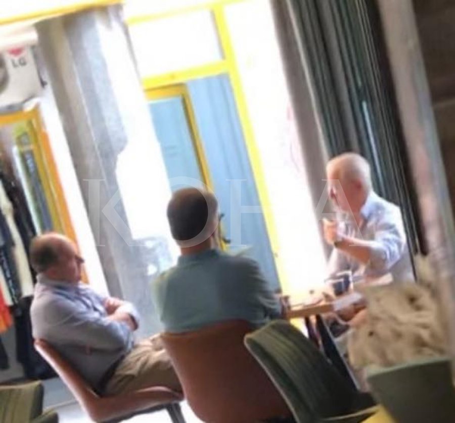 Takohen Enver Hoxhaj e Skënder Hyseni