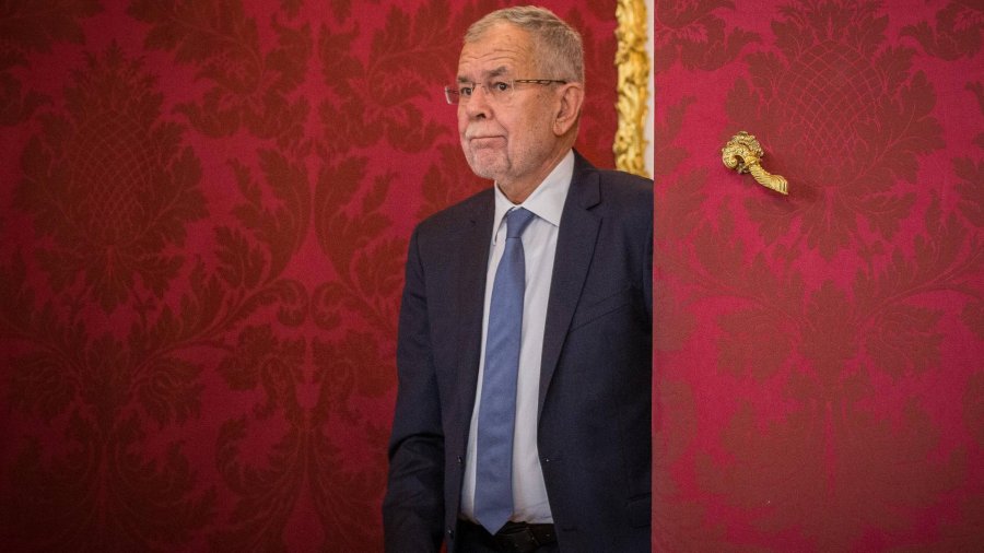 Shkel rregullat e daljes: Presidenti i Austrisë kapet nga policia në restorantin e shqiptarit në Vjenë