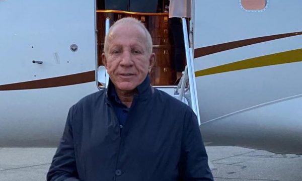 Pacolli kthehet në Zvicër, poston foto nga atje