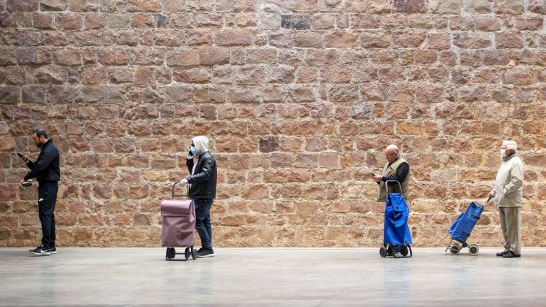 Profesori amerikan: Distancimi social, opsioni më efektiv për mbrojtje nga coronavirusi