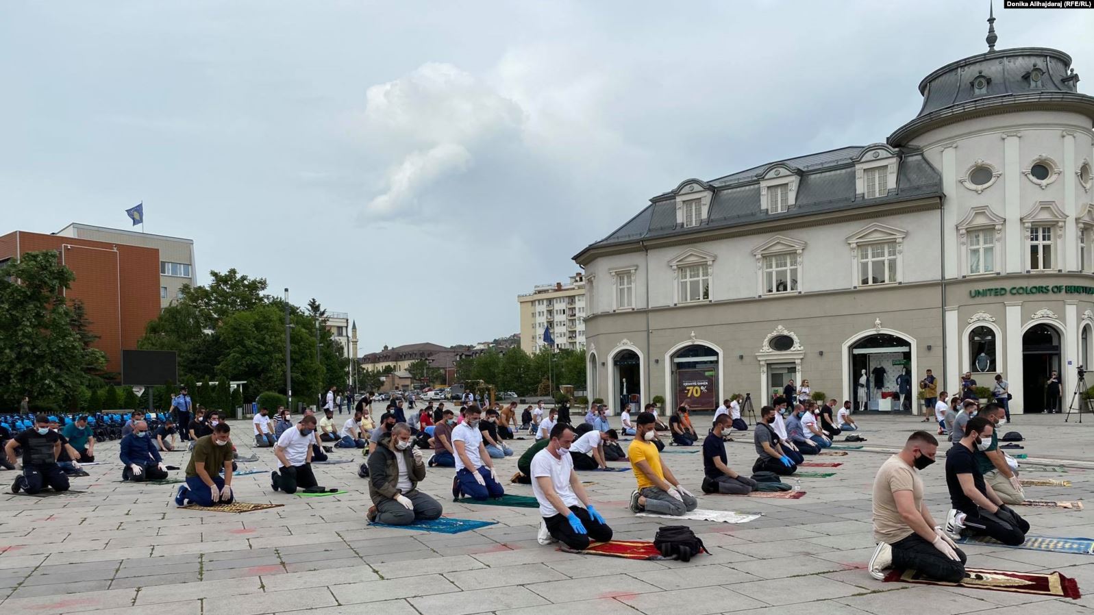 Përplasje rreth organizimit të faljes në sheshin e Prishtinës