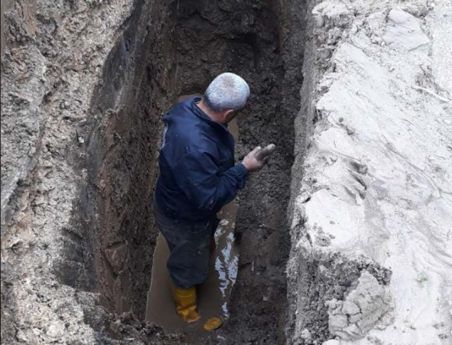 Dëmtohet një gyp i ujit, disa lagje në Prishtinë mbesin pa ujë