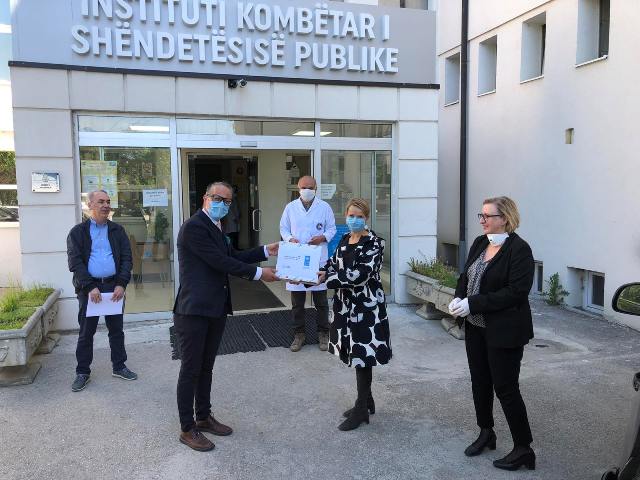 UNDP dhe Luksemburgu i dhurojnë Kosovës 5000 komplete testesh ekstraktimi