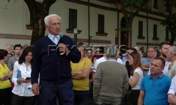 I moshuari nga protesta në Shqipëri: I bëj thirrje Albin Kurtit të vijë dhe të na përfaqësojë