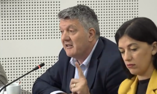 Albulena Haxhiu e padit në gjykatë Milaim Zekën, kjo është arsyeja