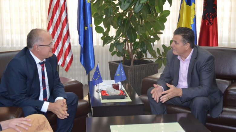 Bahtiri tha se e mbyllë ETC-në edhe nëse i duhet të shkojë në burg, reagon Ramiz Kelmendi