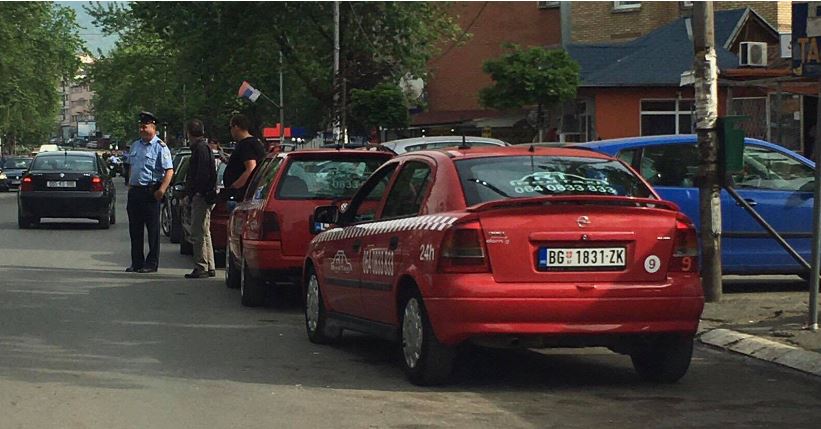 Taksitë në veri kundër masave të Kosovës, policia nuk vepron