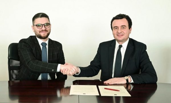 Këshilltari i Kurtit thotë se ka pasur ish-ministra që janë endur në korridore të Kushtetueses