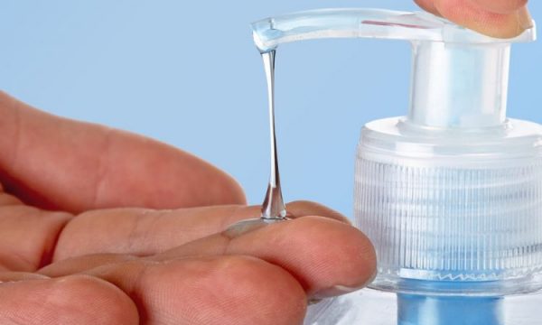 Mashtroi KEK-un me dezinfektues të duarve, 1 muaj paraburgim