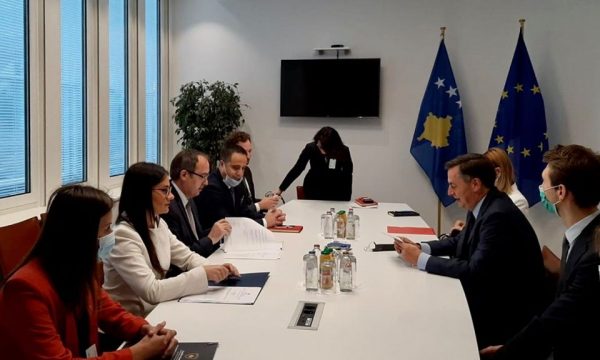 Stublla ia thotë McAllister: Procesi i tejzgjatur i liberalizimit të vizave ka dëmtuar kredibilitetin e BE-së