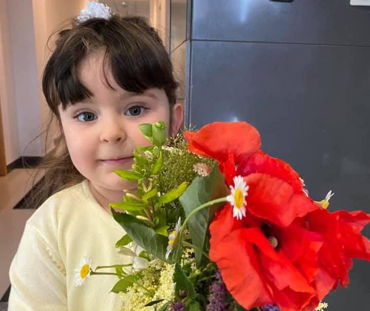 Vajza e Astrit Deharit për 1 Qershor shkon në zyrën e Kurtit