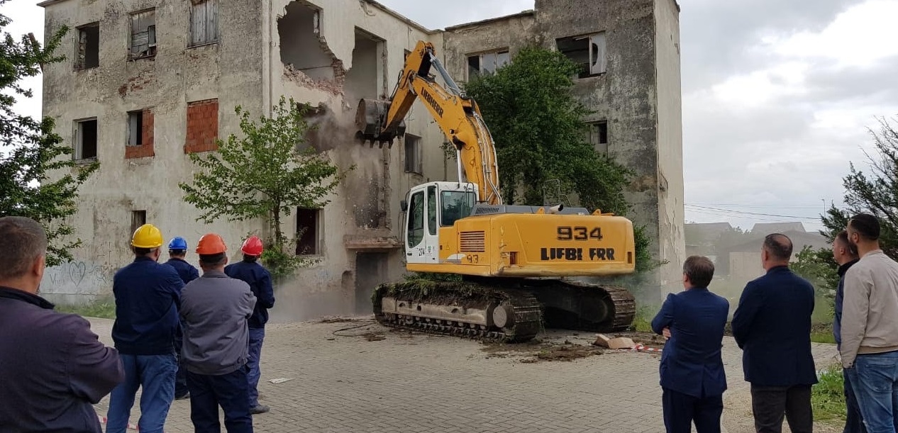 Në Obiliq ka filluar rrënimi i objekteve të vetmisë