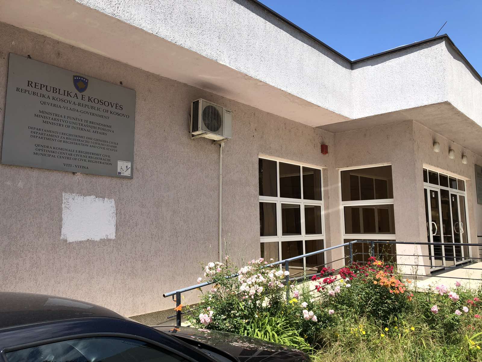Zyrtari i MPB-së pozitiv me Covid-19, në Viti pezullohet regjistrimi i automjeteve dhe pajisja me dokumente